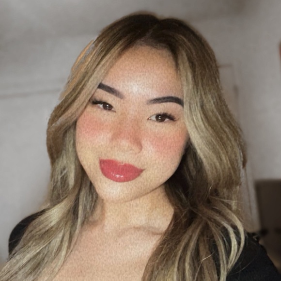 Meet your Posher, Christina - Picture 1 of 1